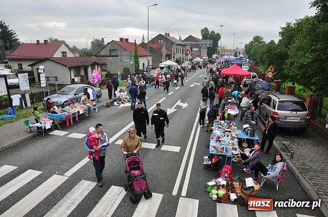 Zdjęcie w galerii na portalu naszraciborz.pl: Udany Jarmark na Granicy. Pogoda nie przestraszyła sprzedających i kupujących wiadomości z regionu