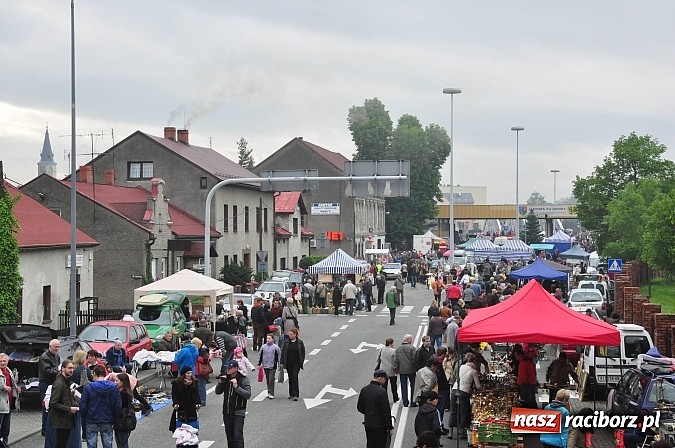 Zdjęcie w galerii na portalu naszraciborz.pl: Udany Jarmark na Granicy. Pogoda nie przestraszyła sprzedających i kupujących wiadomości z regionu