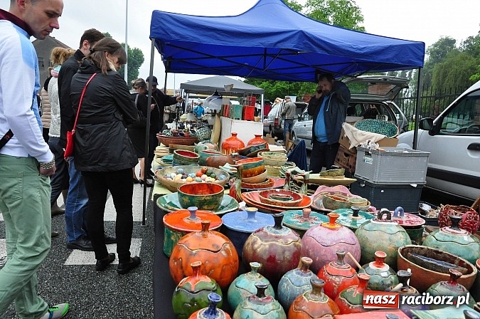 Zdjęcie w galerii na portalu naszraciborz.pl: Udany Jarmark na Granicy. Pogoda nie przestraszyła sprzedających i kupujących wiadomości z regionu