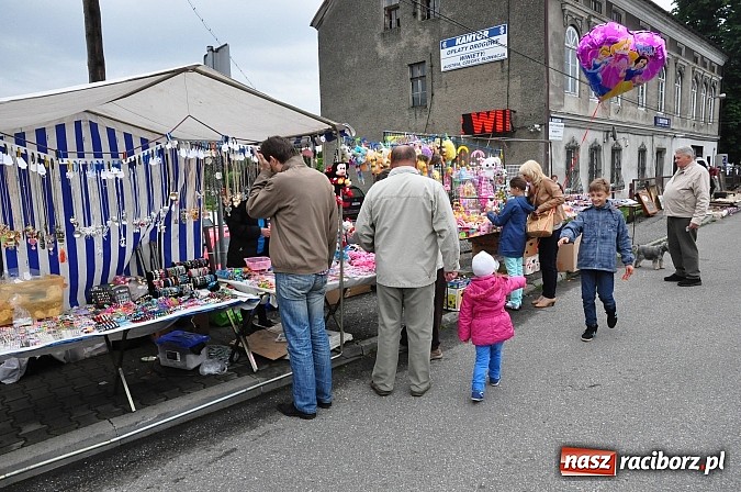 Zdjęcie w galerii na portalu naszraciborz.pl: Udany Jarmark na Granicy. Pogoda nie przestraszyła sprzedających i kupujących wiadomości z regionu