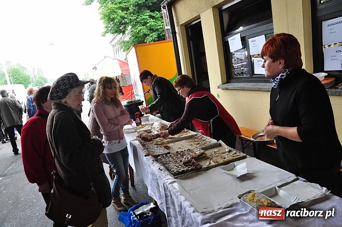 Zdjęcie w galerii na portalu naszraciborz.pl: Udany Jarmark na Granicy. Pogoda nie przestraszyła sprzedających i kupujących wiadomości z regionu
