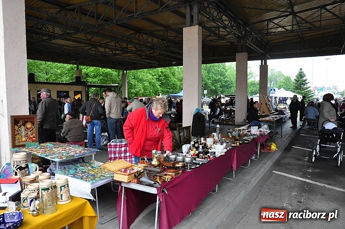 Zdjęcie w galerii na portalu naszraciborz.pl: Udany Jarmark na Granicy. Pogoda nie przestraszyła sprzedających i kupujących wiadomości z regionu