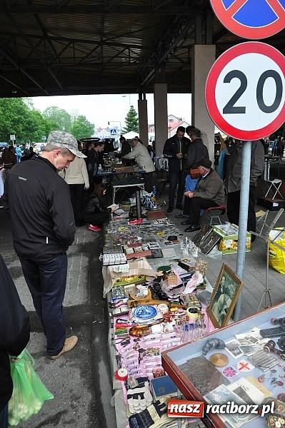 Zdjęcie w galerii na portalu naszraciborz.pl: Udany Jarmark na Granicy. Pogoda nie przestraszyła sprzedających i kupujących wiadomości z regionu
