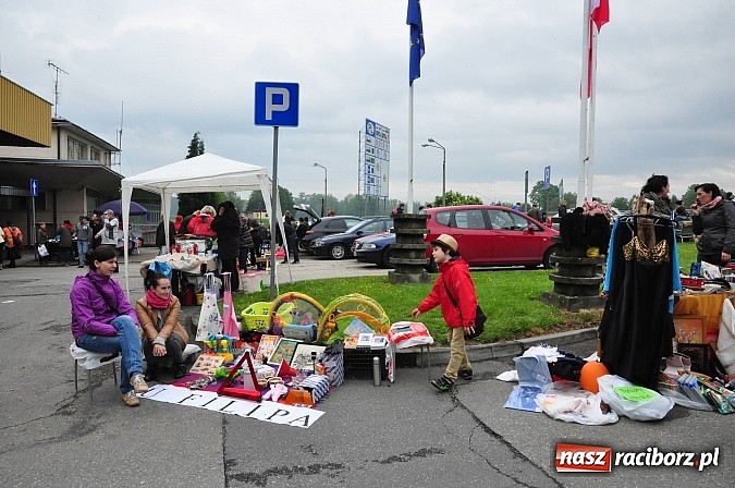 Zdjęcie w galerii na portalu naszraciborz.pl: Udany Jarmark na Granicy. Pogoda nie przestraszyła sprzedających i kupujących wiadomości z regionu