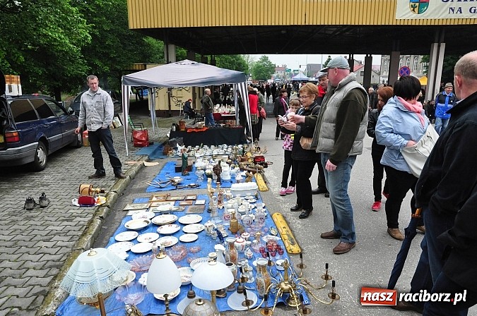 Zdjęcie w galerii na portalu naszraciborz.pl: Udany Jarmark na Granicy. Pogoda nie przestraszyła sprzedających i kupujących wiadomości z regionu
