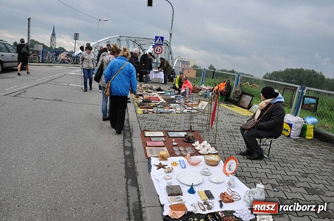 Zdjęcie w galerii na portalu naszraciborz.pl: Udany Jarmark na Granicy. Pogoda nie przestraszyła sprzedających i kupujących wiadomości z regionu