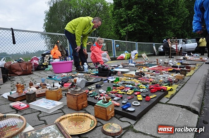 Zdjęcie w galerii na portalu naszraciborz.pl: Udany Jarmark na Granicy. Pogoda nie przestraszyła sprzedających i kupujących wiadomości z regionu