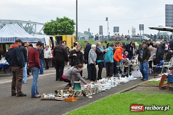 Zdjęcie w galerii na portalu naszraciborz.pl: Udany Jarmark na Granicy. Pogoda nie przestraszyła sprzedających i kupujących wiadomości z regionu