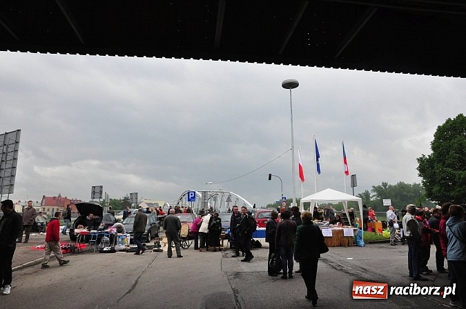 Zdjęcie w galerii na portalu naszraciborz.pl: Udany Jarmark na Granicy. Pogoda nie przestraszyła sprzedających i kupujących wiadomości z regionu