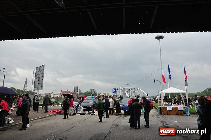 Zdjęcie w galerii na portalu naszraciborz.pl: Udany Jarmark na Granicy. Pogoda nie przestraszyła sprzedających i kupujących wiadomości z regionu