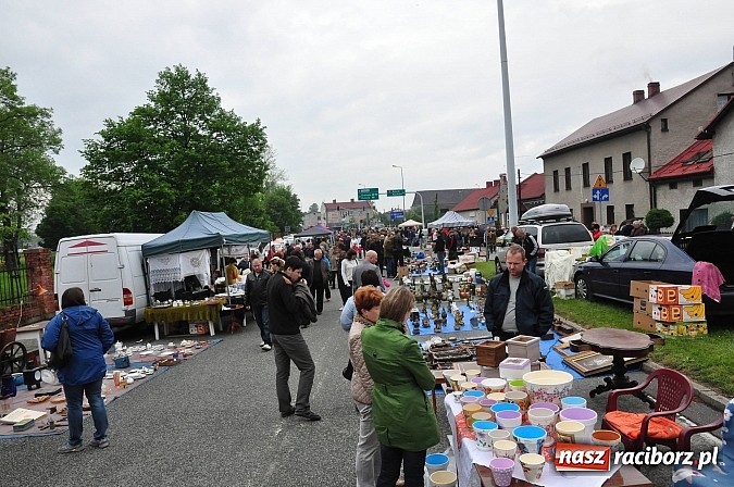 Zdjęcie w galerii na portalu naszraciborz.pl: Udany Jarmark na Granicy. Pogoda nie przestraszyła sprzedających i kupujących wiadomości z regionu