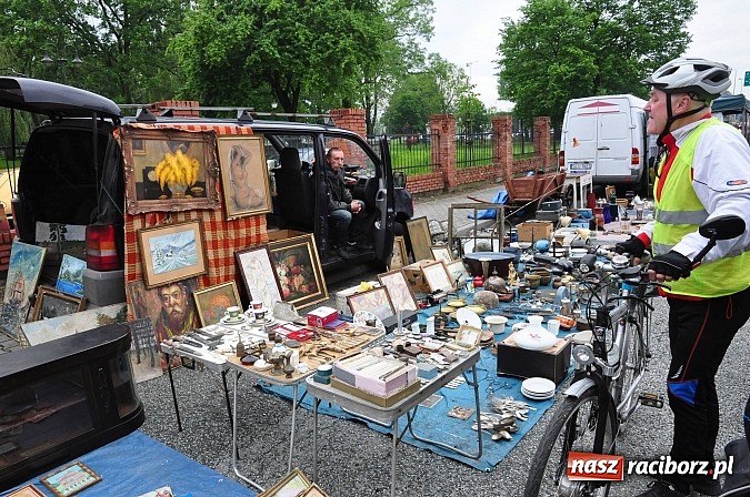 Zdjęcie w galerii na portalu naszraciborz.pl: Udany Jarmark na Granicy. Pogoda nie przestraszyła sprzedających i kupujących wiadomości z regionu