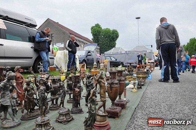 Zdjęcie w galerii na portalu naszraciborz.pl: Udany Jarmark na Granicy. Pogoda nie przestraszyła sprzedających i kupujących wiadomości z regionu