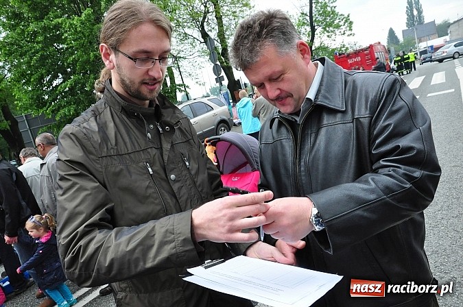 Zdjęcie w galerii na portalu naszraciborz.pl: Udany Jarmark na Granicy. Pogoda nie przestraszyła sprzedających i kupujących wiadomości z regionu