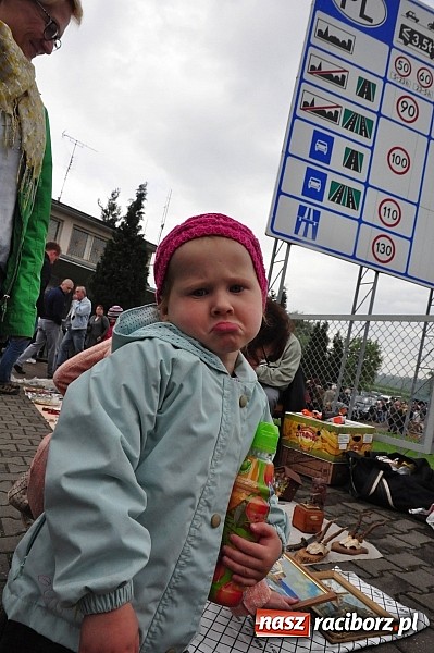 Zdjęcie w galerii na portalu naszraciborz.pl: Udany Jarmark na Granicy. Pogoda nie przestraszyła sprzedających i kupujących wiadomości z regionu
