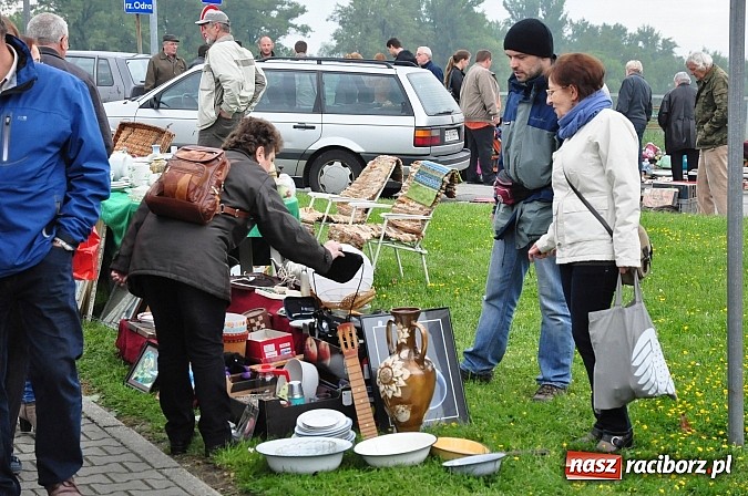 Zdjęcie w galerii na portalu naszraciborz.pl: Udany Jarmark na Granicy. Pogoda nie przestraszyła sprzedających i kupujących wiadomości z regionu
