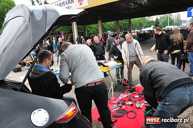 Zdjęcie w galerii na portalu naszraciborz.pl: Udany Jarmark na Granicy. Pogoda nie przestraszyła sprzedających i kupujących wiadomości z regionu