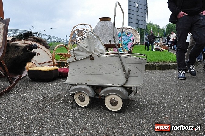 Zdjęcie w galerii na portalu naszraciborz.pl: Udany Jarmark na Granicy. Pogoda nie przestraszyła sprzedających i kupujących wiadomości z regionu