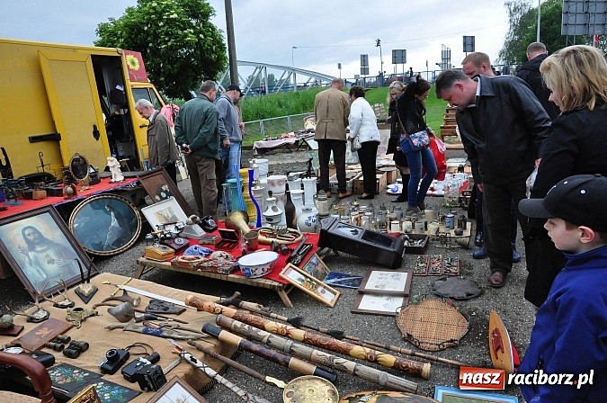 Zdjęcie w galerii na portalu naszraciborz.pl: Udany Jarmark na Granicy. Pogoda nie przestraszyła sprzedających i kupujących wiadomości z regionu