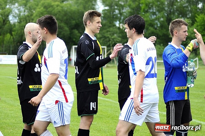 Zdjęcie w galerii na portalu naszraciborz.pl: A klasa: Krzanowice wywiozły punkt z Rud wiadomości z regionu