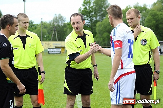 Zdjęcie w galerii na portalu naszraciborz.pl: A klasa: Krzanowice wywiozły punkt z Rud wiadomości z regionu