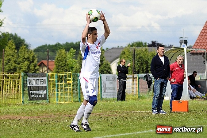 Zdjęcie w galerii na portalu naszraciborz.pl: A klasa: Krzanowice wywiozły punkt z Rud wiadomości z regionu
