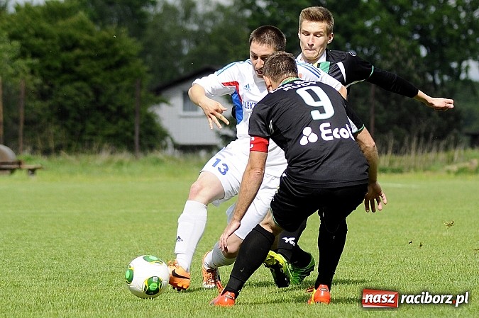 Zdjęcie w galerii na portalu naszraciborz.pl: A klasa: Krzanowice wywiozły punkt z Rud wiadomości z regionu