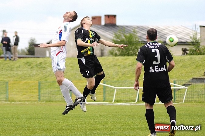 Zdjęcie w galerii na portalu naszraciborz.pl: A klasa: Krzanowice wywiozły punkt z Rud wiadomości z regionu