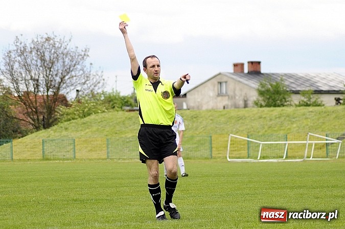 Zdjęcie w galerii na portalu naszraciborz.pl: A klasa: Krzanowice wywiozły punkt z Rud wiadomości z regionu