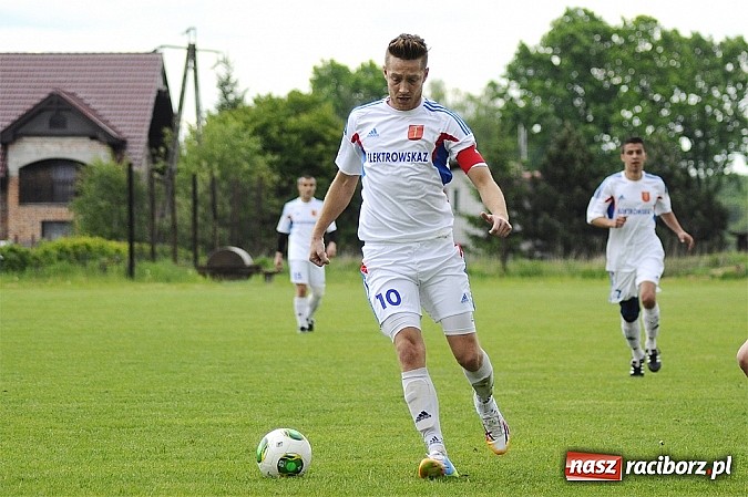 Zdjęcie w galerii na portalu naszraciborz.pl: A klasa: Krzanowice wywiozły punkt z Rud wiadomości z regionu