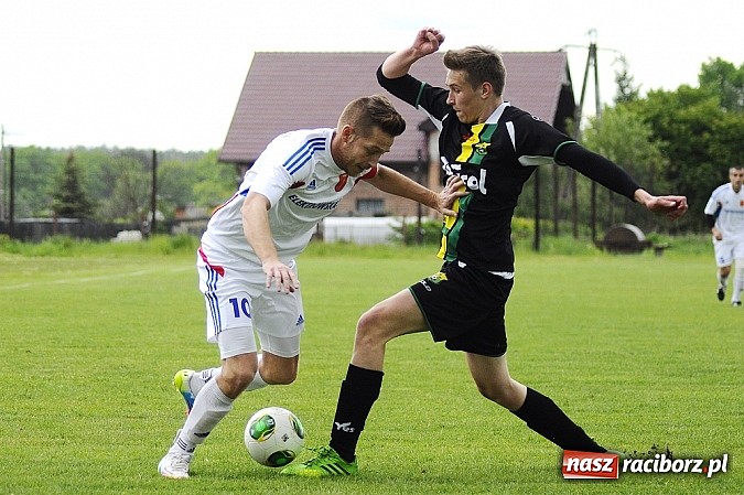 Zdjęcie w galerii na portalu naszraciborz.pl: A klasa: Krzanowice wywiozły punkt z Rud wiadomości z regionu