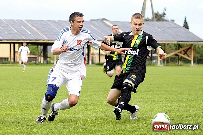 Zdjęcie w galerii na portalu naszraciborz.pl: A klasa: Krzanowice wywiozły punkt z Rud wiadomości z regionu