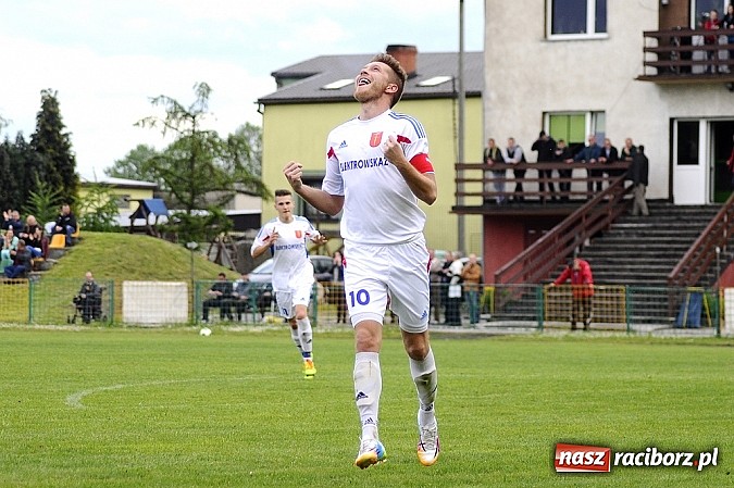 Zdjęcie w galerii na portalu naszraciborz.pl: A klasa: Krzanowice wywiozły punkt z Rud wiadomości z regionu