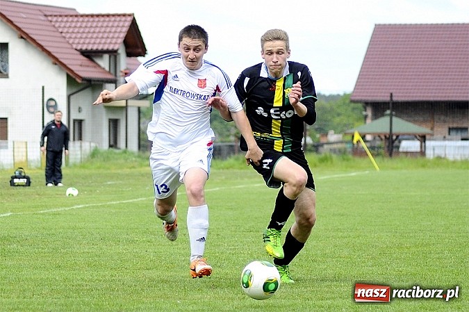 Zdjęcie w galerii na portalu naszraciborz.pl: A klasa: Krzanowice wywiozły punkt z Rud wiadomości z regionu