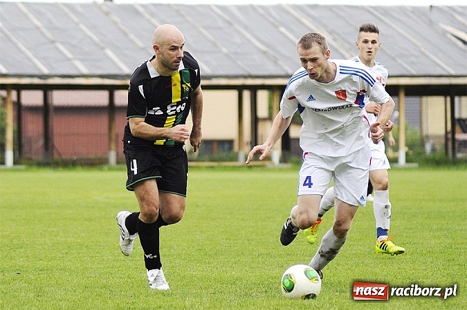 Zdjęcie w galerii na portalu naszraciborz.pl: A klasa: Krzanowice wywiozły punkt z Rud wiadomości z regionu