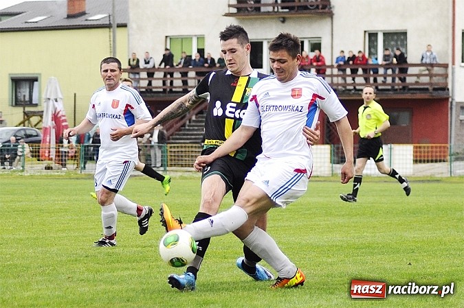 Zdjęcie w galerii na portalu naszraciborz.pl: A klasa: Krzanowice wywiozły punkt z Rud wiadomości z regionu