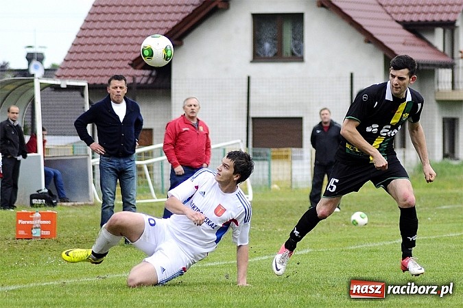 Zdjęcie w galerii na portalu naszraciborz.pl: A klasa: Krzanowice wywiozły punkt z Rud wiadomości z regionu