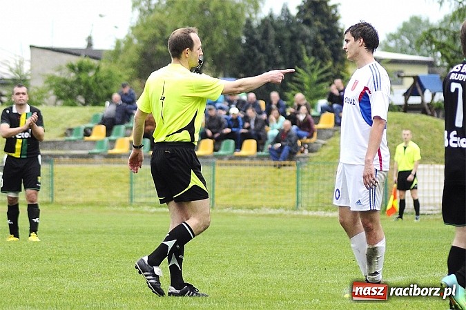 Zdjęcie w galerii na portalu naszraciborz.pl: A klasa: Krzanowice wywiozły punkt z Rud wiadomości z regionu