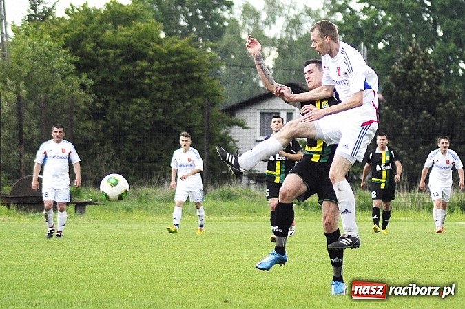 Zdjęcie w galerii na portalu naszraciborz.pl: A klasa: Krzanowice wywiozły punkt z Rud wiadomości z regionu