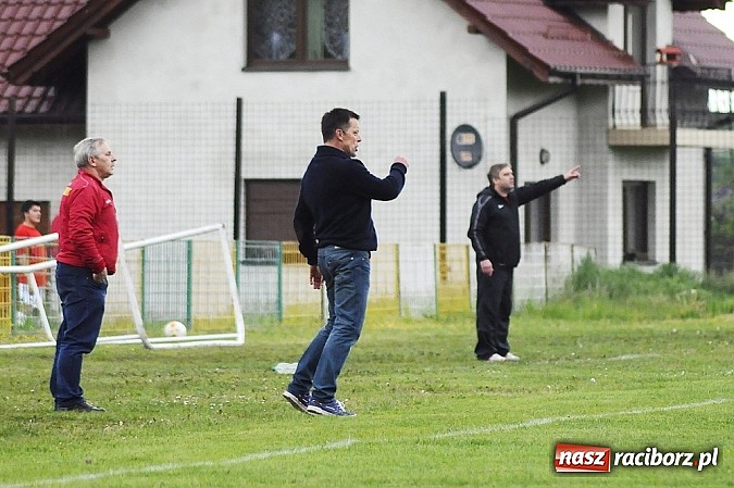 Zdjęcie w galerii na portalu naszraciborz.pl: A klasa: Krzanowice wywiozły punkt z Rud wiadomości z regionu