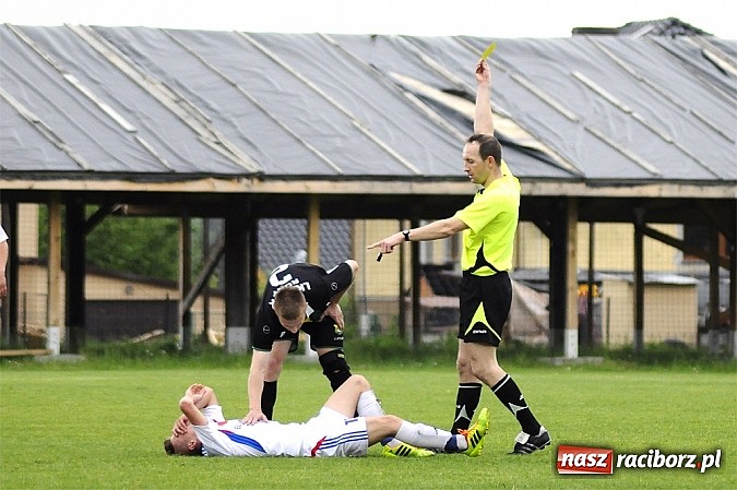 Zdjęcie w galerii na portalu naszraciborz.pl: A klasa: Krzanowice wywiozły punkt z Rud wiadomości z regionu