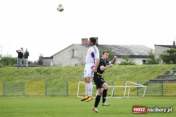 Zdjęcie w galerii na portalu naszraciborz.pl: A klasa: Krzanowice wywiozły punkt z Rud wiadomości z regionu