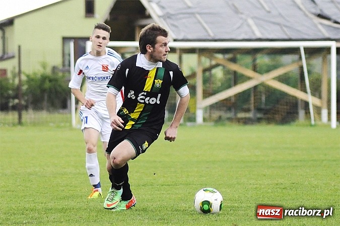 Zdjęcie w galerii na portalu naszraciborz.pl: A klasa: Krzanowice wywiozły punkt z Rud wiadomości z regionu