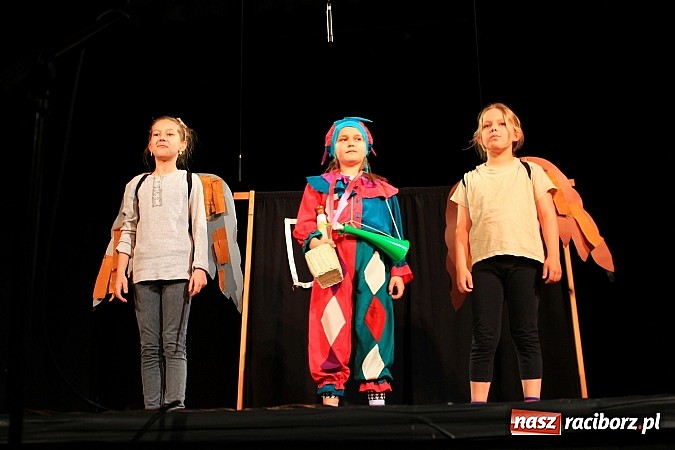 Zdjęcie w galerii na portalu naszraciborz.pl: Młodzi aktorzy prezentują swoje talenty wiadomości z regionu