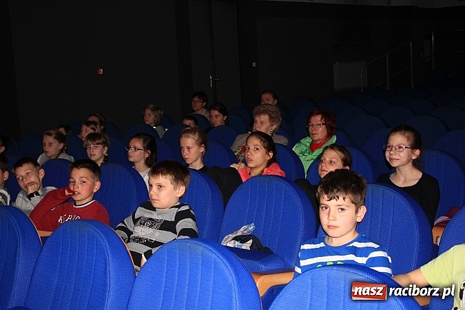 Zdjęcie w galerii na portalu naszraciborz.pl: Młodzi aktorzy prezentują swoje talenty wiadomości z regionu