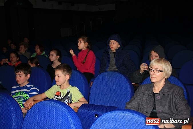 Zdjęcie w galerii na portalu naszraciborz.pl: Młodzi aktorzy prezentują swoje talenty wiadomości z regionu