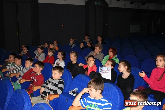 Zdjęcie w galerii na portalu naszraciborz.pl: Młodzi aktorzy prezentują swoje talenty wiadomości z regionu