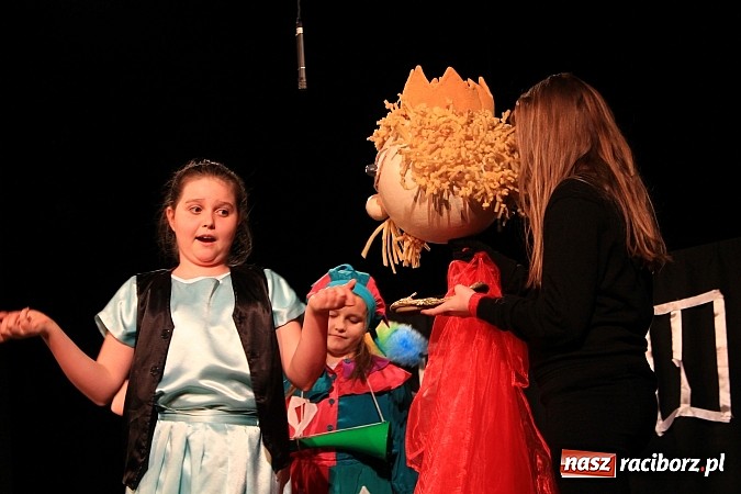 Zdjęcie w galerii na portalu naszraciborz.pl: Młodzi aktorzy prezentują swoje talenty wiadomości z regionu