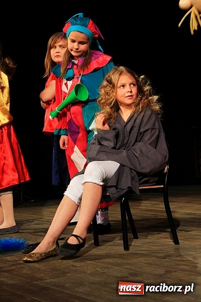 Zdjęcie w galerii na portalu naszraciborz.pl: Młodzi aktorzy prezentują swoje talenty wiadomości z regionu