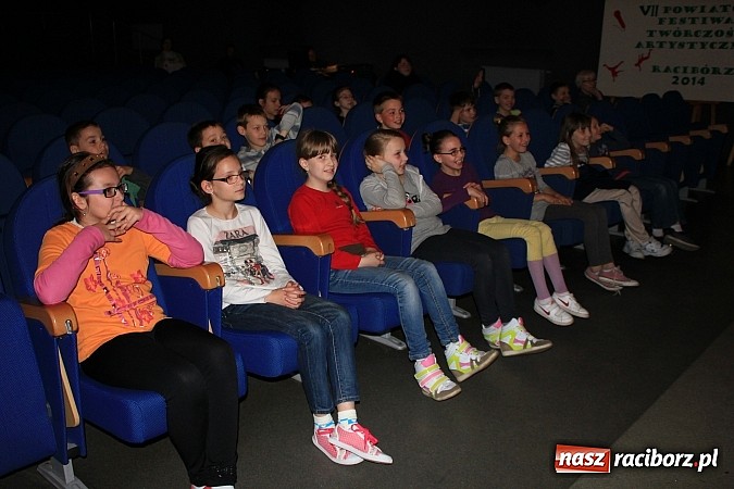 Zdjęcie w galerii na portalu naszraciborz.pl: Młodzi aktorzy prezentują swoje talenty wiadomości z regionu